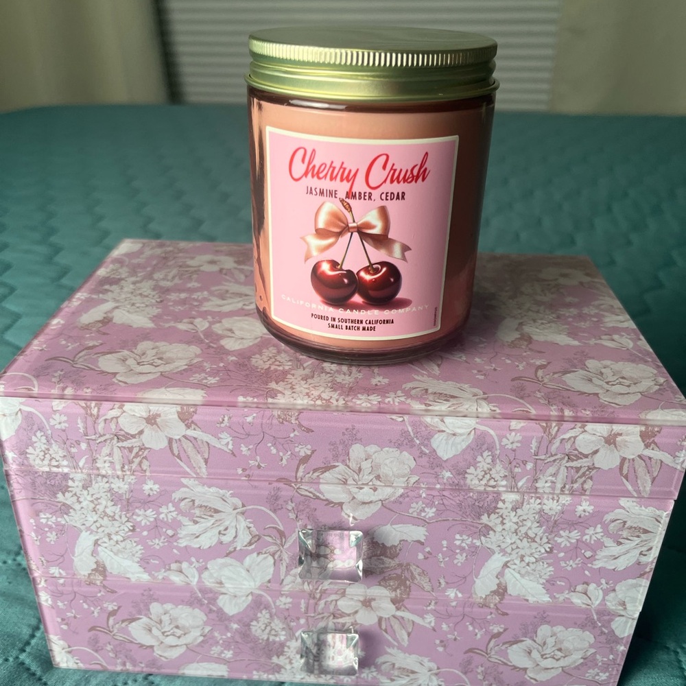 Cherry Crush Jasmine Amber Cedar Candle - Gold Lid